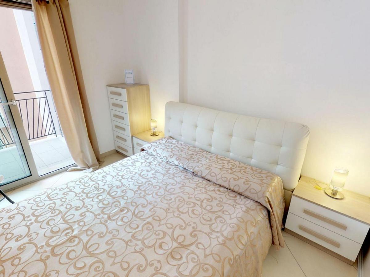 Charmant 2P Moderne Avec Terrasse, Parking Prive, En Plein Centre De Menton, A 2 Pas De La Mer - Fr-1-196-200 Екстер'єр фото